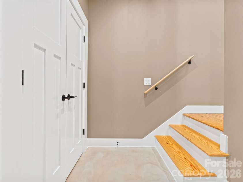 112 Alma Lane, Asheville, NC 28806.  MLS# CAR4341101, YatesRealty ID 4945. 