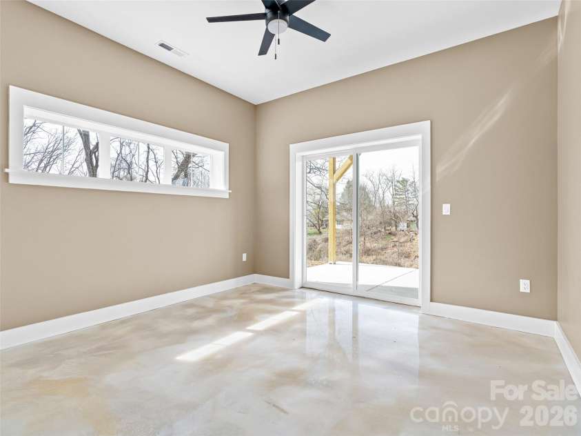 112 Alma Lane, Asheville, NC 28806.  MLS# CAR4341101, YatesRealty ID 4945. 