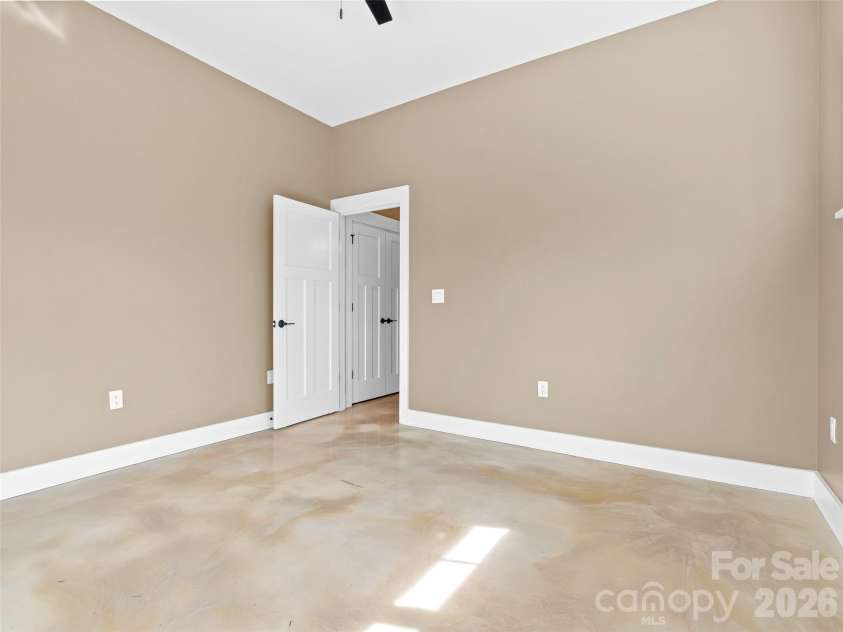 112 Alma Lane, Asheville, NC 28806.  MLS# CAR4341101, YatesRealty ID 4945. 