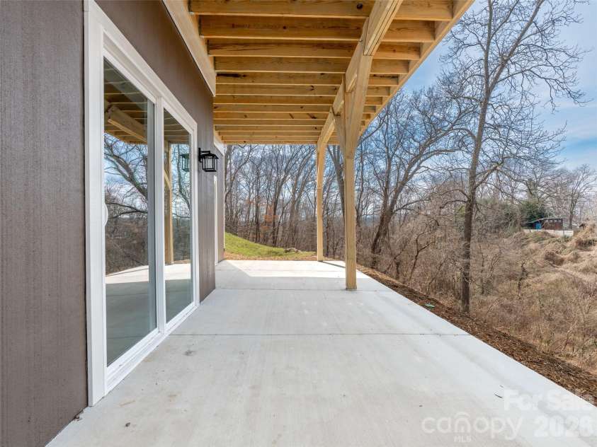 112 Alma Lane, Asheville, NC 28806.  MLS# CAR4341101, YatesRealty ID 4945. 