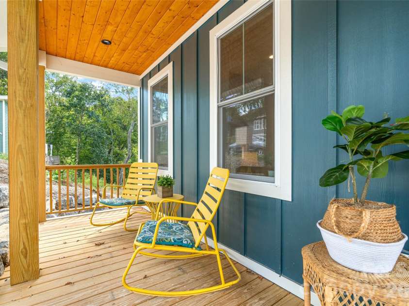112 Alma Lane, Asheville, NC 28806.  MLS# CAR4425038, YatesRealty ID 4945. 