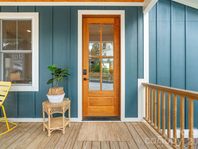 112 Alma Lane, Asheville, NC 28806.  MLS# CAR4425038, YatesRealty ID 4945. 