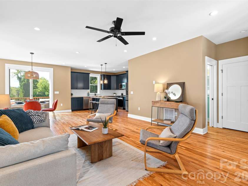112 Alma Lane, Asheville, NC 28806.  MLS# CAR4425038, YatesRealty ID 4945. 