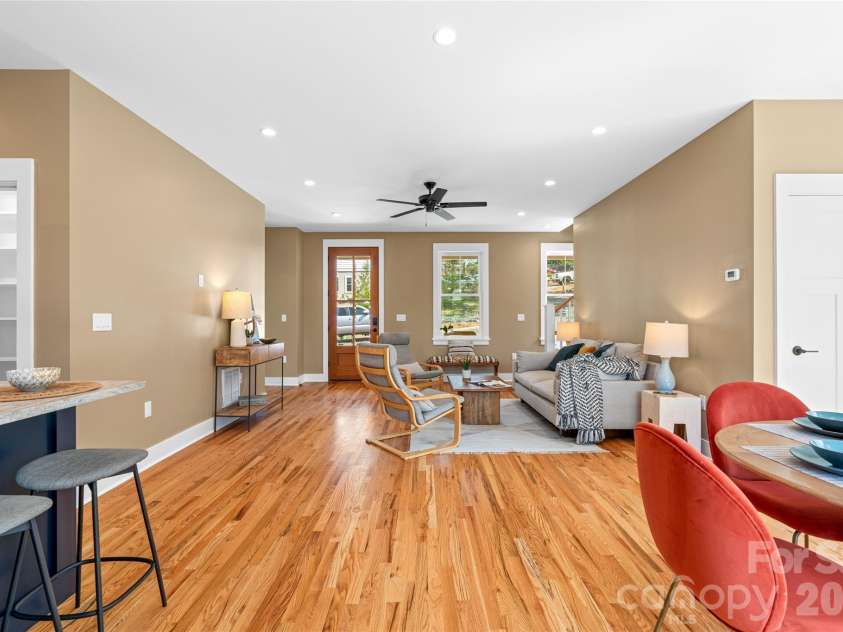 112 Alma Lane, Asheville, NC 28806.  MLS# CAR4425038, YatesRealty ID 4945. 