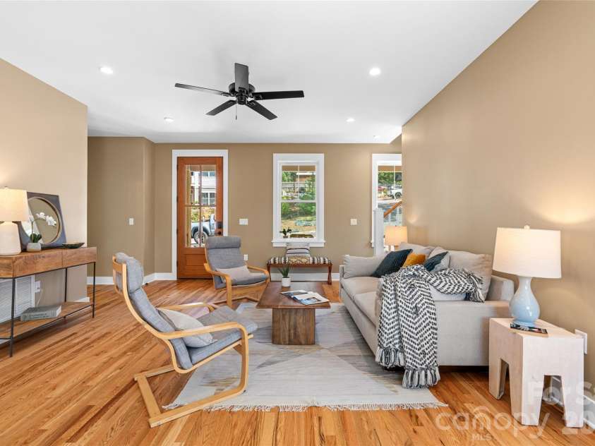 112 Alma Lane, Asheville, NC 28806.  MLS# CAR4425038, YatesRealty ID 4945. 