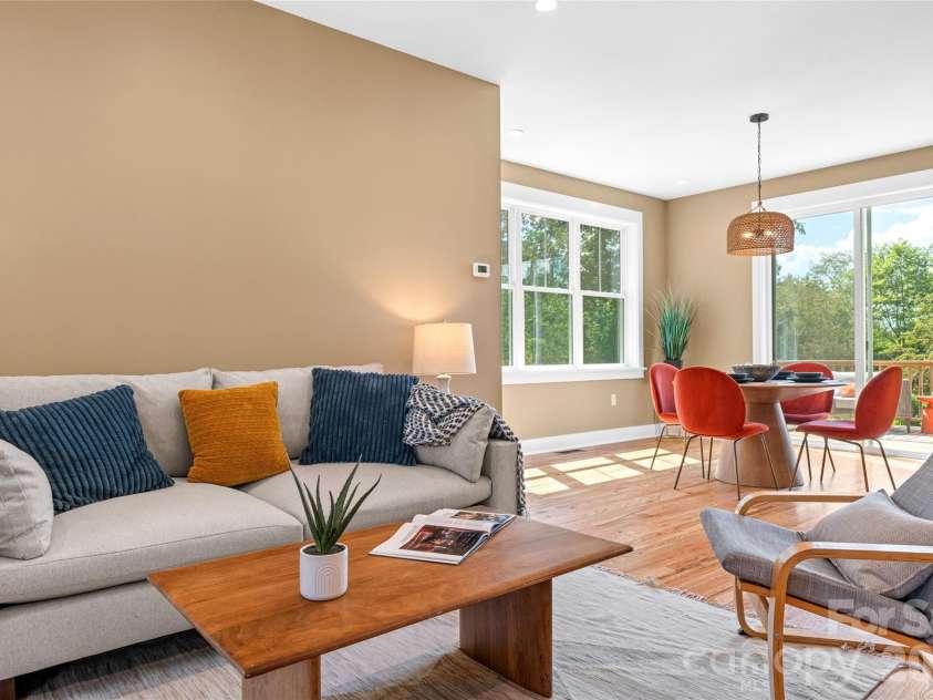 112 Alma Lane, Asheville, NC 28806.  MLS# CAR4425038, YatesRealty ID 4945. 