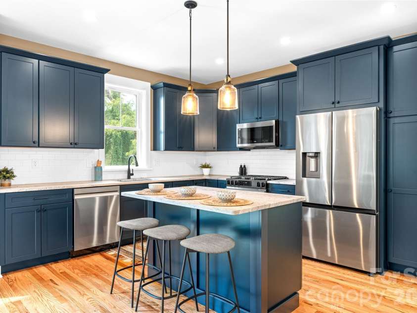 112 Alma Lane, Asheville, NC 28806.  MLS# CAR4425038, YatesRealty ID 4945. 