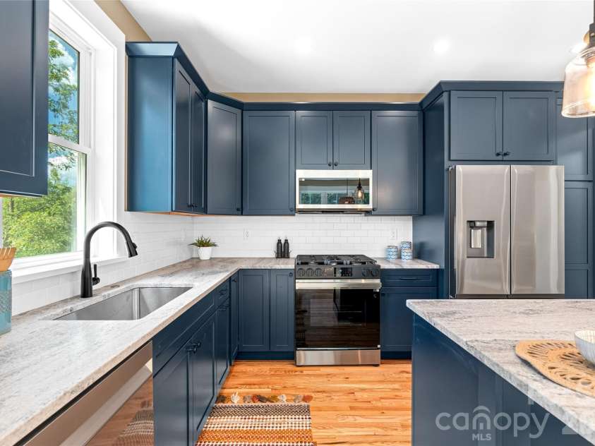112 Alma Lane, Asheville, NC 28806.  MLS# CAR4425038, YatesRealty ID 4945. 