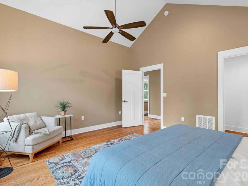 112 Alma Lane, Asheville, NC 28806.  MLS# CAR4425038, YatesRealty ID 4945. 