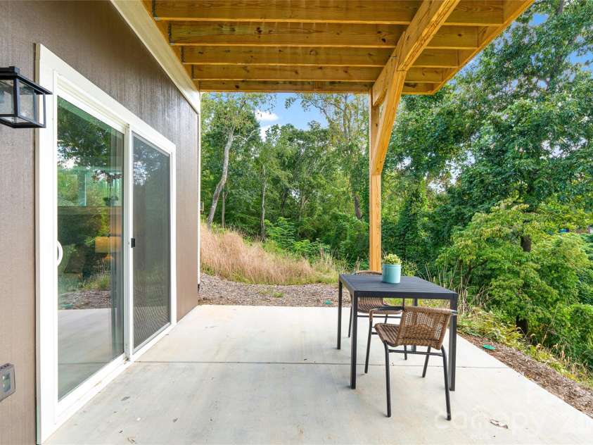 112 Alma Lane, Asheville, NC 28806.  MLS# CAR4425038, YatesRealty ID 4945. 
