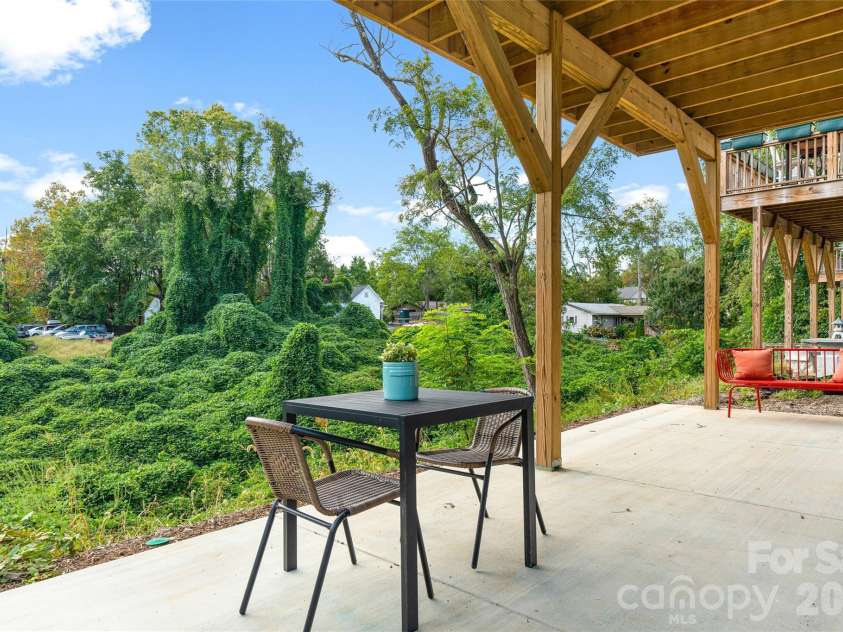112 Alma Lane, Asheville, NC 28806.  MLS# CAR4425038, YatesRealty ID 4945. 