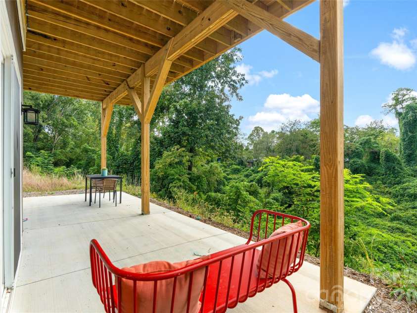 112 Alma Lane, Asheville, NC 28806.  MLS# CAR4425038, YatesRealty ID 4945. 