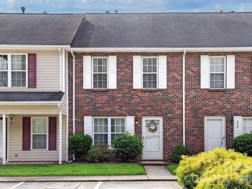 221 Linkside Court, Lenoir, NC 28645.  MLS# CAR4422478, YatesRealty ID 49454. 