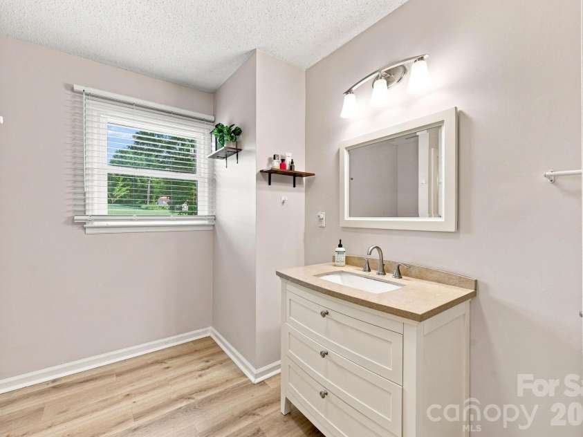 178 Woodland Drive, Concord, NC 28025.  MLS# CAR4422590, YatesRealty ID 49455. 