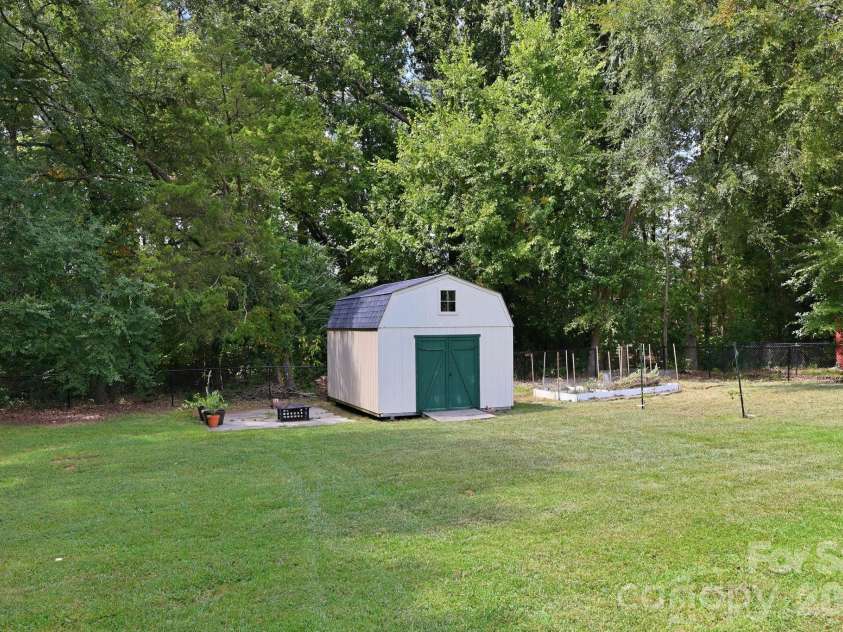 178 Woodland Drive, Concord, NC 28025.  MLS# CAR4422590, YatesRealty ID 49455. 