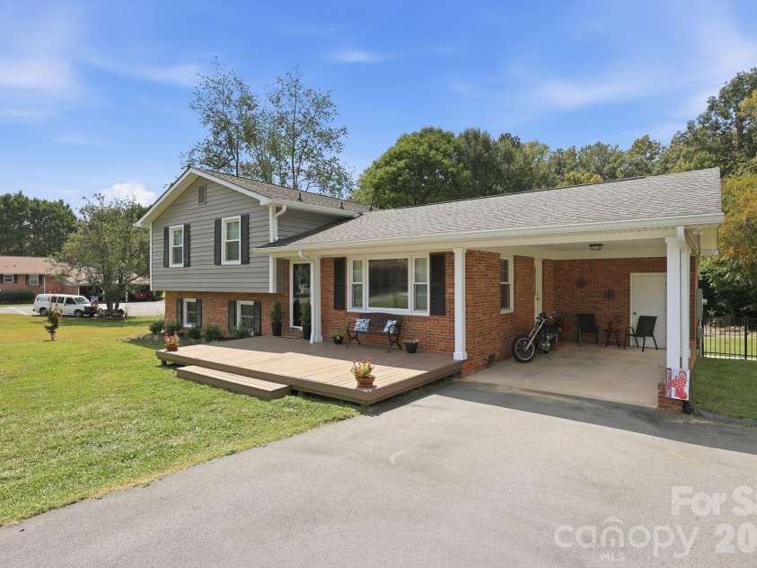 178 Woodland Drive, Concord, NC 28025.  MLS# CAR4422590, YatesRealty ID 49455. 