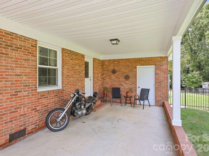 178 Woodland Drive, Concord, NC 28025.  MLS# CAR4422590, YatesRealty ID 49455. 