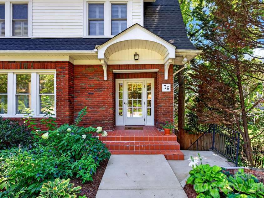 36 Mount Vernon Circle, Asheville, NC 28804.  MLS# CAR4417652, YatesRealty ID 49462. 