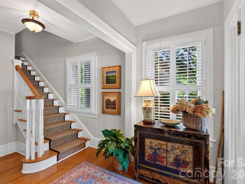 36 Mount Vernon Circle, Asheville, NC 28804.  MLS# CAR4417652, YatesRealty ID 49462. 