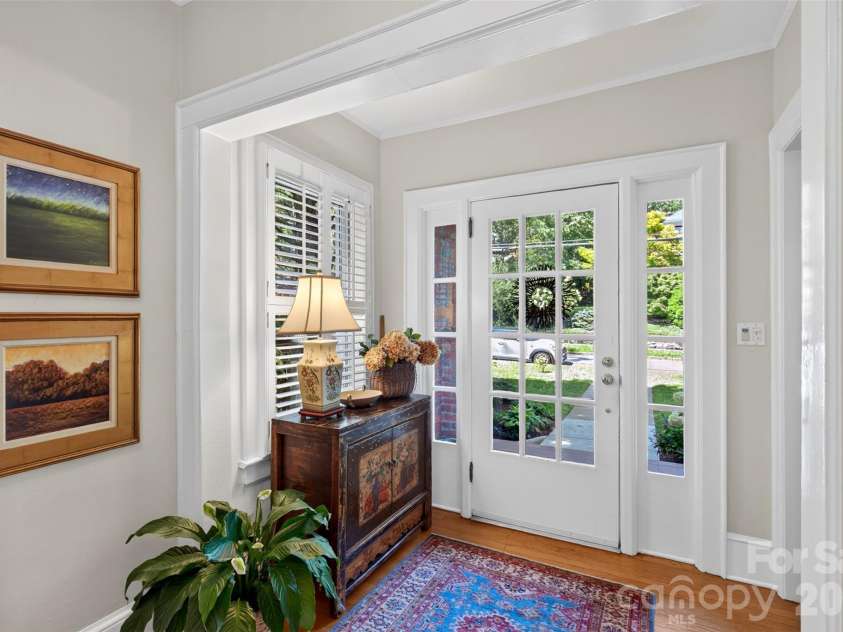36 Mount Vernon Circle, Asheville, NC 28804.  MLS# CAR4417652, YatesRealty ID 49462. 