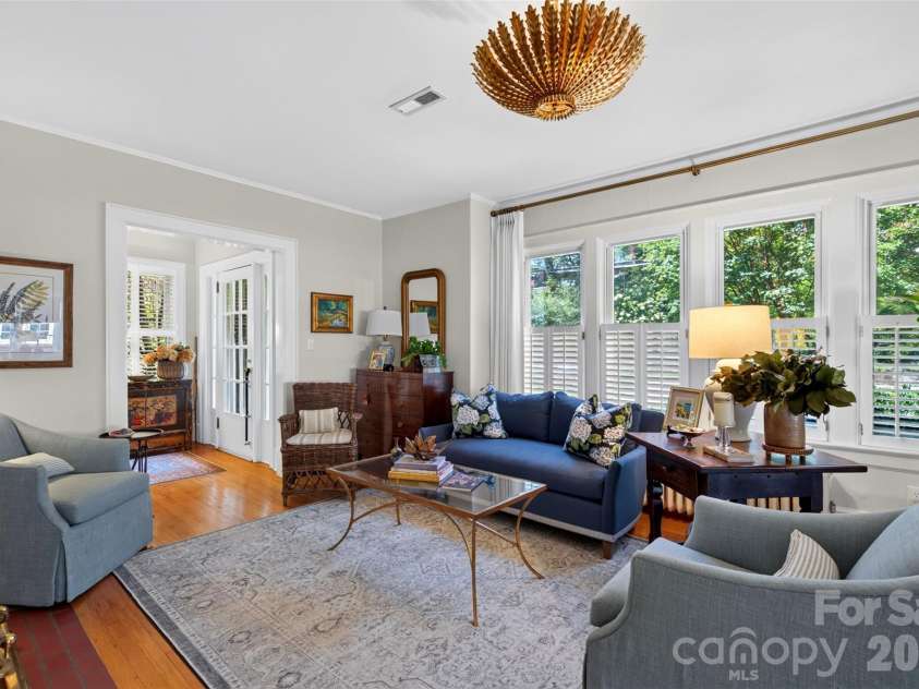 36 Mount Vernon Circle, Asheville, NC 28804.  MLS# CAR4417652, YatesRealty ID 49462. 