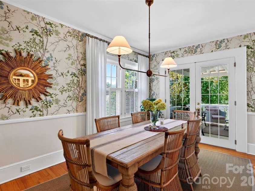 36 Mount Vernon Circle, Asheville, NC 28804.  MLS# CAR4417652, YatesRealty ID 49462. 