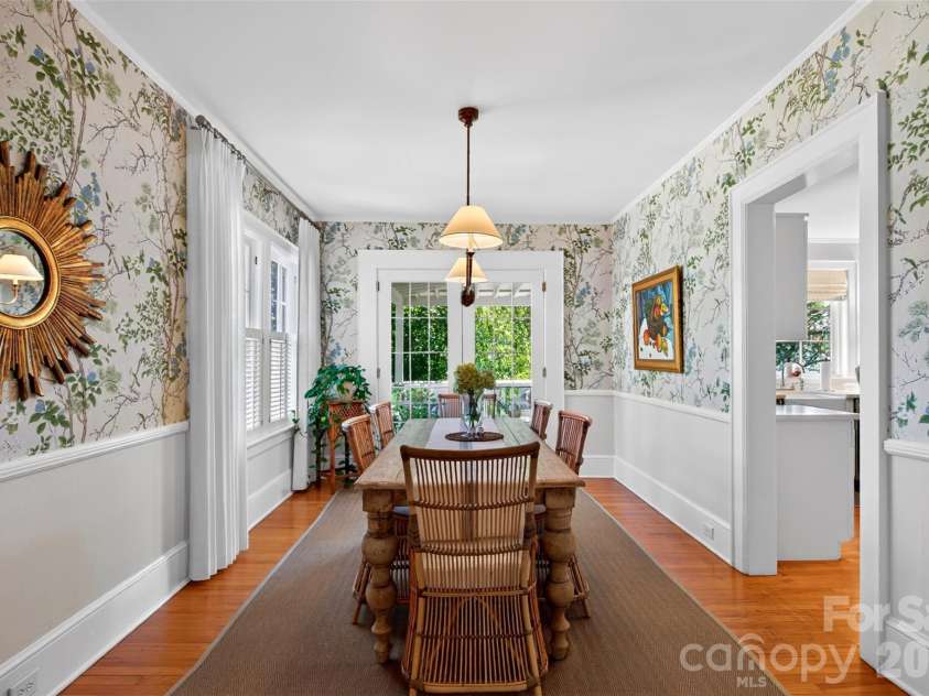36 Mount Vernon Circle, Asheville, NC 28804.  MLS# CAR4417652, YatesRealty ID 49462. 