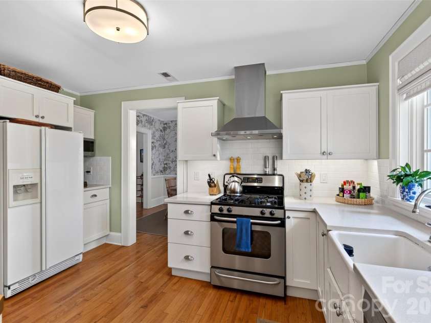 36 Mount Vernon Circle, Asheville, NC 28804.  MLS# CAR4417652, YatesRealty ID 49462. 