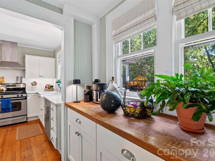36 Mount Vernon Circle, Asheville, NC 28804.  MLS# CAR4417652, YatesRealty ID 49462. 