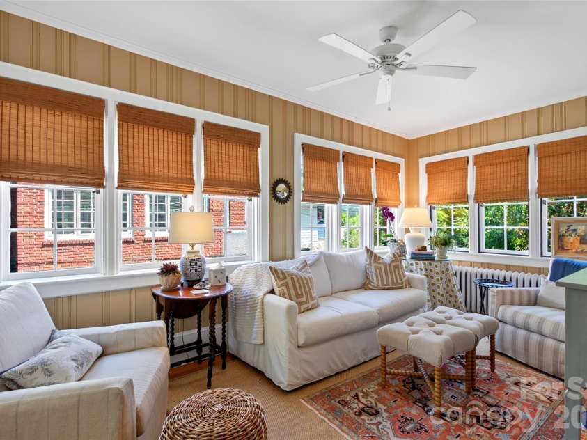 36 Mount Vernon Circle, Asheville, NC 28804.  MLS# CAR4417652, YatesRealty ID 49462. 