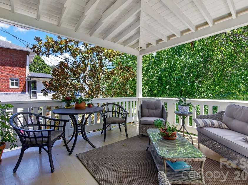 36 Mount Vernon Circle, Asheville, NC 28804.  MLS# CAR4417652, YatesRealty ID 49462. 