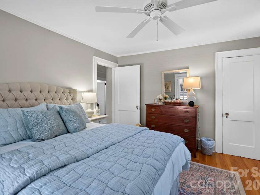 36 Mount Vernon Circle, Asheville, NC 28804.  MLS# CAR4417652, YatesRealty ID 49462. 