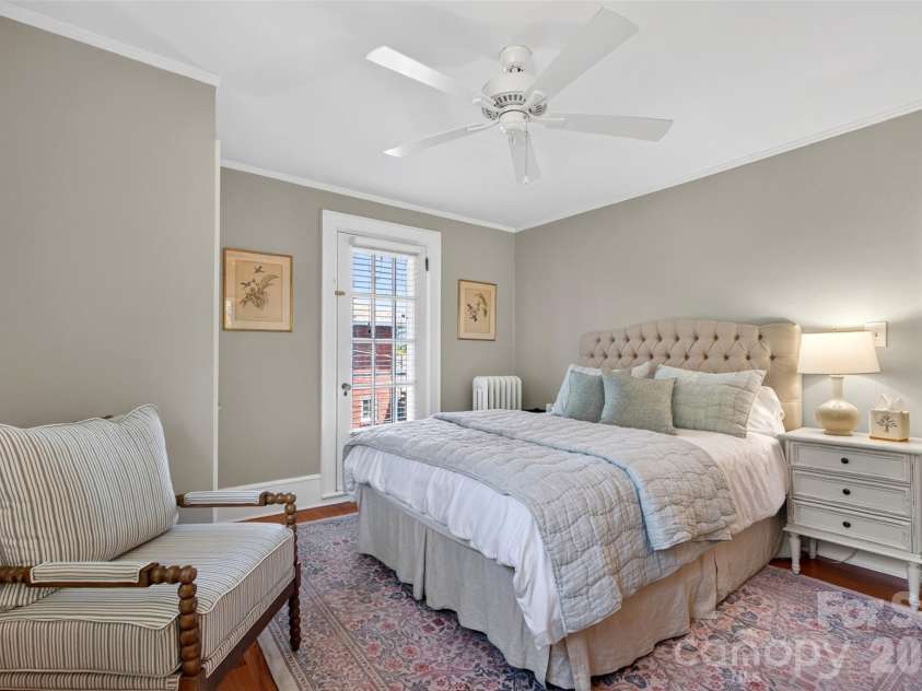 36 Mount Vernon Circle, Asheville, NC 28804.  MLS# CAR4417652, YatesRealty ID 49462. 