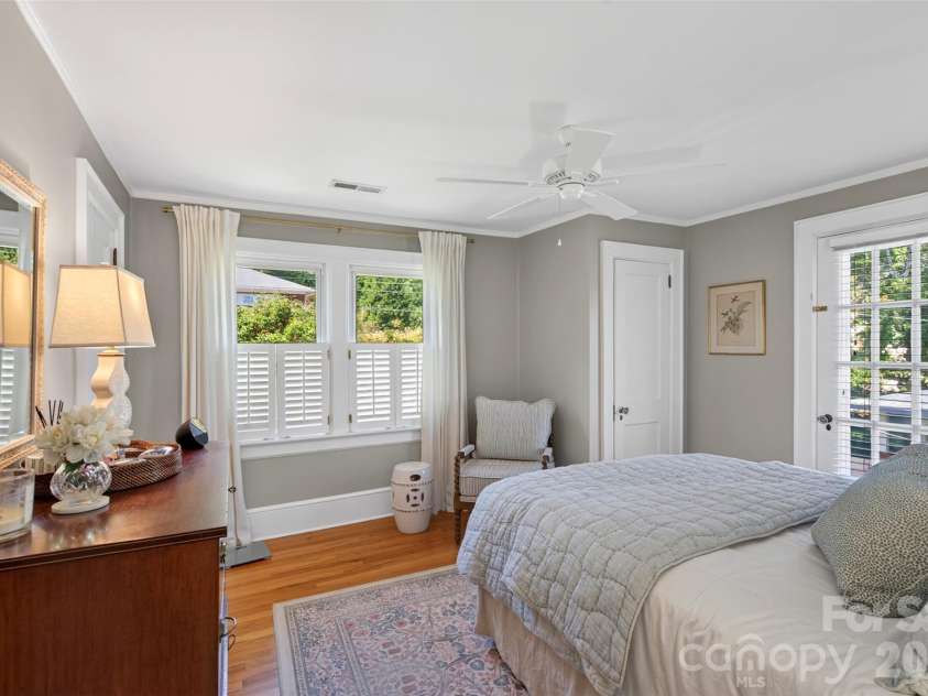 36 Mount Vernon Circle, Asheville, NC 28804.  MLS# CAR4417652, YatesRealty ID 49462. 