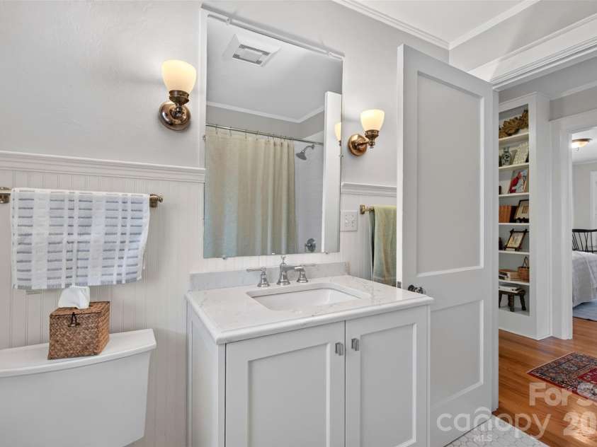 36 Mount Vernon Circle, Asheville, NC 28804.  MLS# CAR4417652, YatesRealty ID 49462. 
