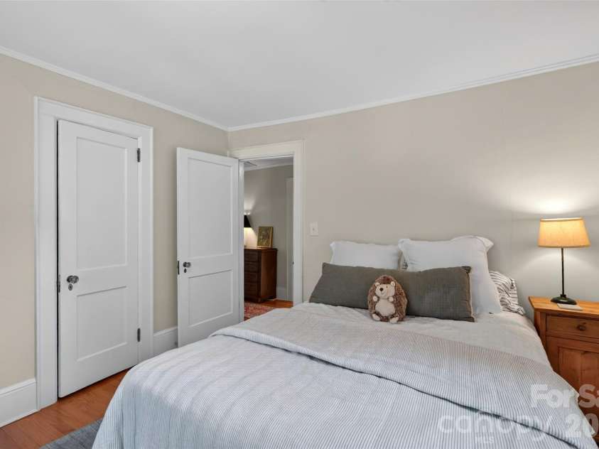 36 Mount Vernon Circle, Asheville, NC 28804.  MLS# CAR4417652, YatesRealty ID 49462. 