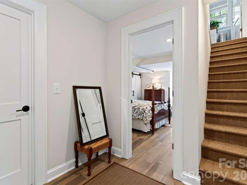 36 Mount Vernon Circle, Asheville, NC 28804.  MLS# CAR4417652, YatesRealty ID 49462. 