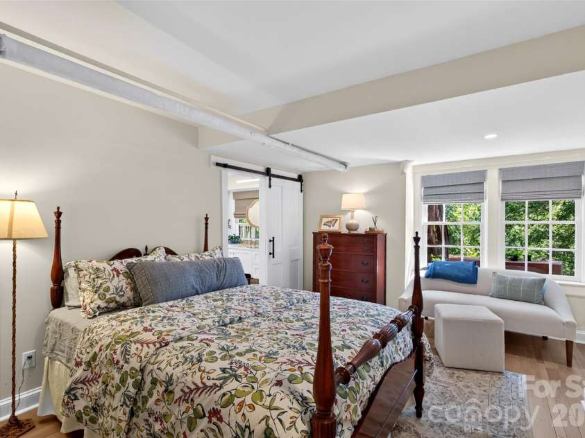 36 Mount Vernon Circle, Asheville, NC 28804.  MLS# CAR4417652, YatesRealty ID 49462. 