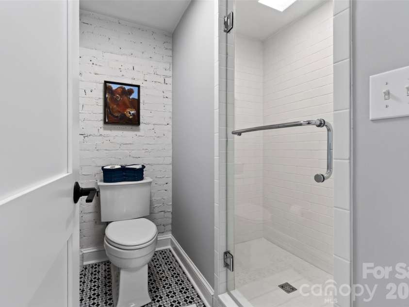 36 Mount Vernon Circle, Asheville, NC 28804.  MLS# CAR4417652, YatesRealty ID 49462. 