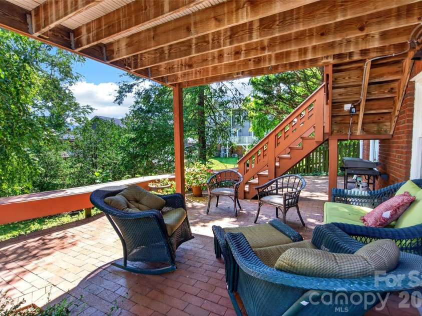 36 Mount Vernon Circle, Asheville, NC 28804.  MLS# CAR4417652, YatesRealty ID 49462. 