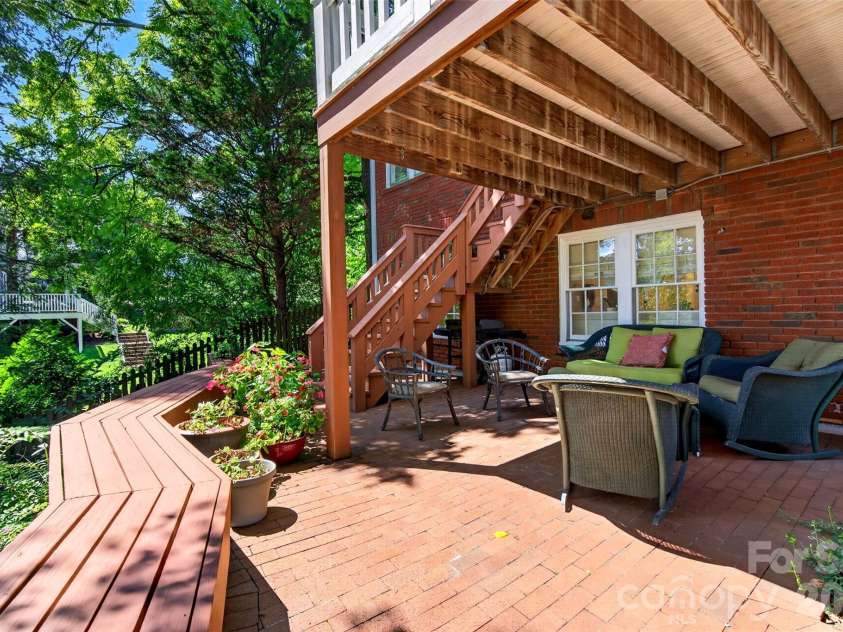 36 Mount Vernon Circle, Asheville, NC 28804.  MLS# CAR4417652, YatesRealty ID 49462. 