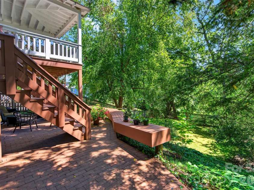 36 Mount Vernon Circle, Asheville, NC 28804.  MLS# CAR4417652, YatesRealty ID 49462. 