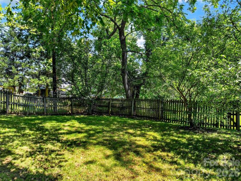 36 Mount Vernon Circle, Asheville, NC 28804.  MLS# CAR4417652, YatesRealty ID 49462. 