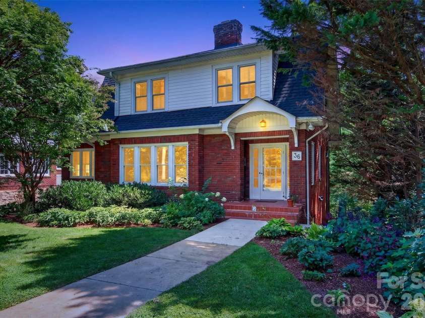 36 Mount Vernon Circle, Asheville, NC 28804.  MLS# CAR4417652, YatesRealty ID 49462. 