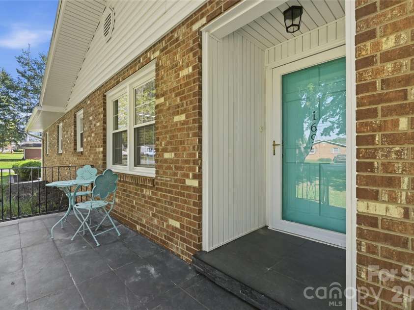 1690 26th Street, Hickory, NC 28601.  MLS# CAR4419006, YatesRealty ID 49464. 