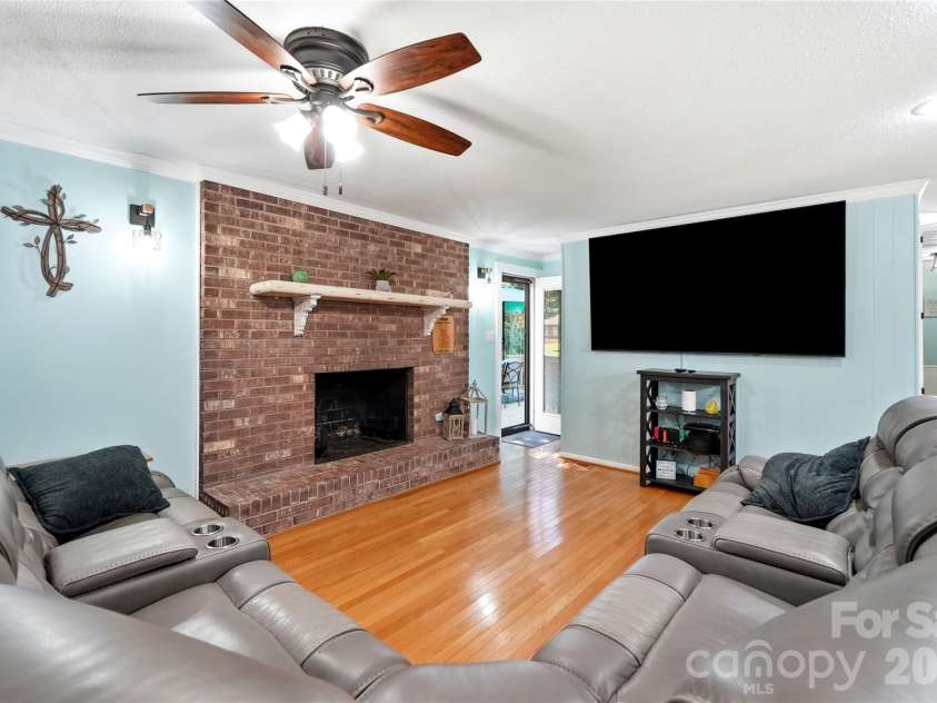 1690 26th Street, Hickory, NC 28601.  MLS# CAR4419006, YatesRealty ID 49464. 