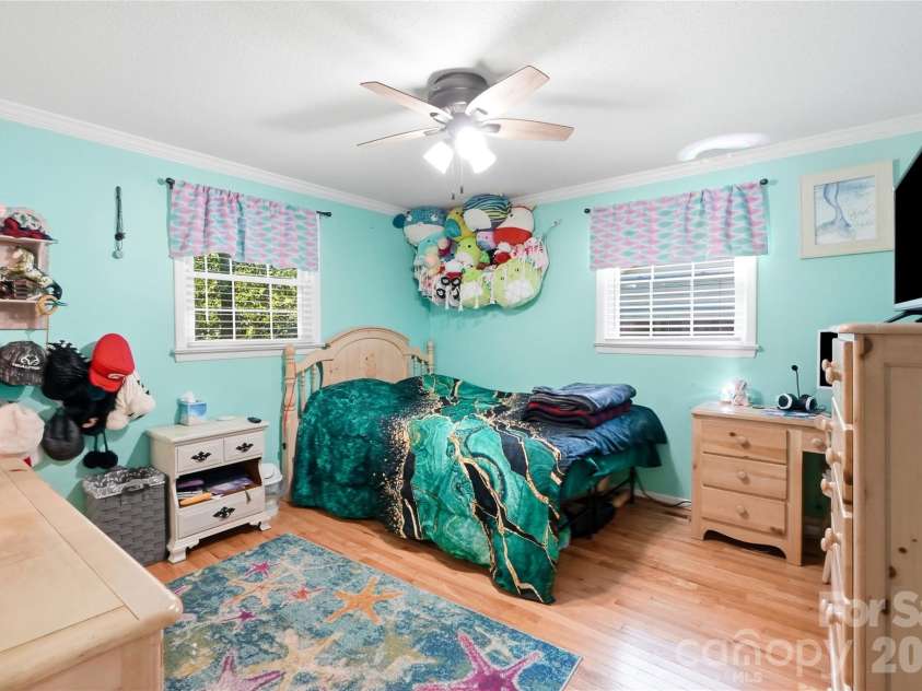 1690 26th Street, Hickory, NC 28601.  MLS# CAR4419006, YatesRealty ID 49464. 