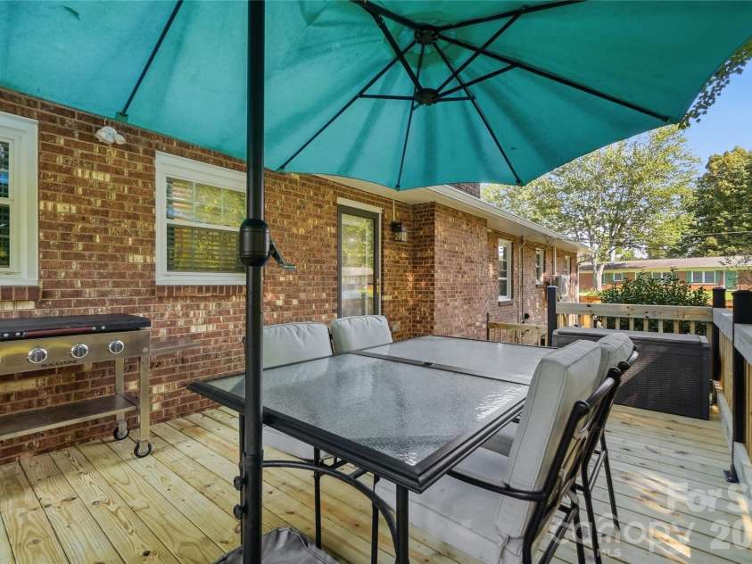 1690 26th Street, Hickory, NC 28601.  MLS# CAR4419006, YatesRealty ID 49464. 