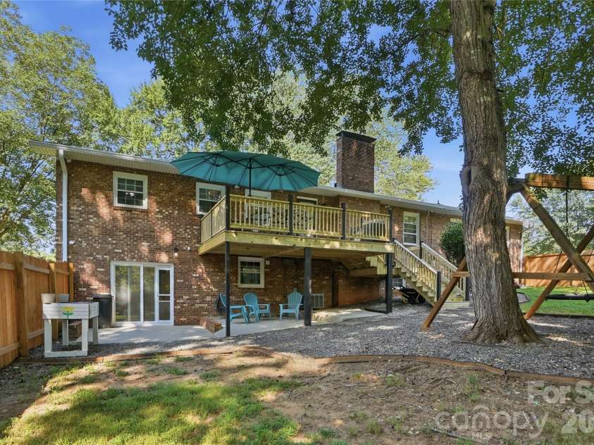 1690 26th Street, Hickory, NC 28601.  MLS# CAR4419006, YatesRealty ID 49464. 