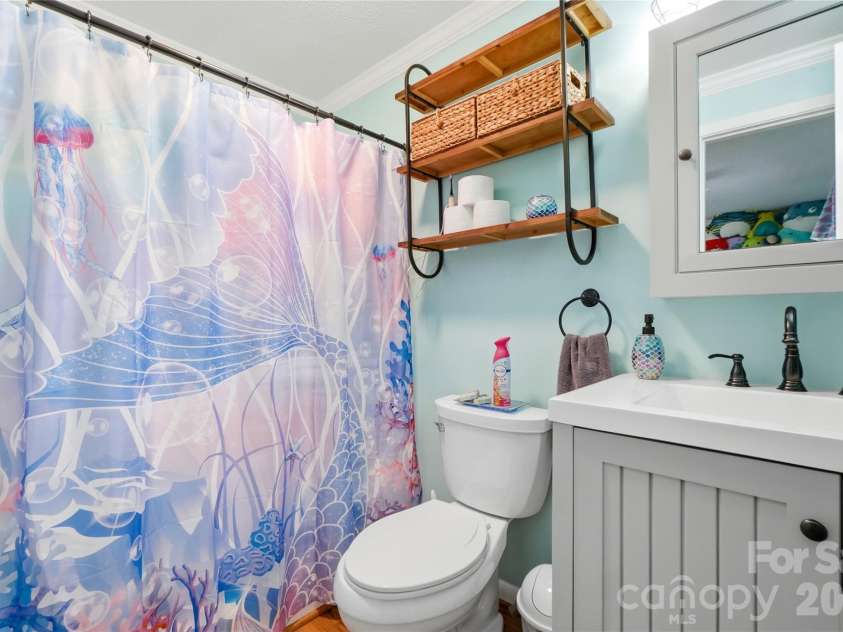 1690 26th Street, Hickory, NC 28601.  MLS# CAR4419006, YatesRealty ID 49464. Ensuite bathroom